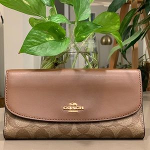 NWT Coach Checkbook Wallet in Signature Canvas